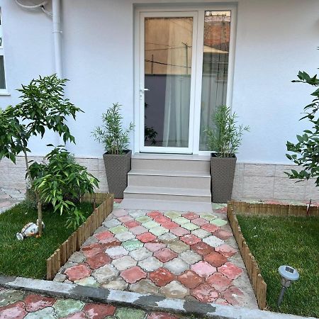 Florent'S Superb Studio, Free Parking & Garden!! Tirana Bagian luar foto